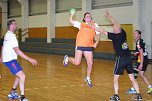 Handball vs. Volleyball (Foto: Uwe Tittel)