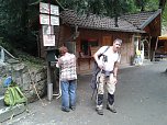  Katrin Behrend und Oliver Mieth rund 24 Stunden sp&auml;ter am vorletzten Stempel, 178, im Hirschgrund unterhalb der Ro&szlig;trappe, km 95 (Foto: Bodo Schwarzberg)