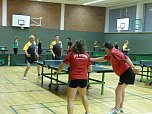 Tischtennis für Alt und Jung (Foto: D. Lohmann) Tischtennis für Alt und Jung (Foto: D. Lohmann)
