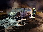 Ein Kleintransporter brennt bei Nordhausen v&ouml;llig aus. (Foto: privat)