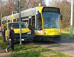 Postauto und Straßenbahn stießen in Nordhausen-Ost zusammen (Foto: privat) Postauto und Straßenbahn stießen in Nordhausen-Ost zusammen (Foto: privat)
