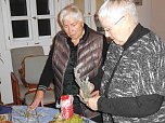 Weihnachtsbasteln mit den "Flinken Nadeln" in Ilfeld (Foto: Manfred Kappler)