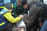 Das Friedenslicht aus Bethlehem ging heute auch in Nordhausen von Hand zu Hand (Foto: Angelo Glashagel) Das Friedenslicht aus Bethlehem ging heute auch in Nordhausen von Hand zu Hand (Foto: Angelo Glashagel)
