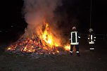 Heringen feierte ein feuriges "Knut" - Fest und entledigte sich seiner alten Weihnachtsb&auml;ume (Foto: Karin Lehmann und Peter Blei)