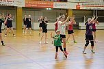 Zumba f&uuml;r Handballerinnen (Foto: Sandra Arm)