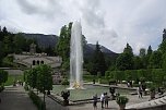  Eine besondere Attraktion im Schlosspark ist die Wasserfont&auml;ne, die in regelm&auml;&szlig;igen Abst&auml;nden in die H&ouml;he schie&szlig;t. (Foto: Kurt Frank)