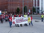 Unterst&uuml;tzung f&uuml;r Gewerkschaftsforderungen in Leipzig (Foto: H. Buntfu&szlig;)