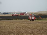 Mähdrescher entzündete ein Feld (Foto: Feuerwehr Bleicherode) Mähdrescher entzündete ein Feld (Foto: Feuerwehr Bleicherode)