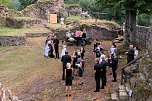 Hochzeit auf der Burgruine Hohnstein (Foto: Peter Blei) Hochzeit auf der Burgruine Hohnstein (Foto: Peter Blei)