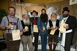 Die Bart-Weltmeister der Kategorie Vollbärte und Trendbart (vlnr.): Michael Keller, Hans Gassner, Armin Knapp, Rowley Madison, Fritz Sendlhofer und Anton Madreiter. (Foto: Stefanie Reindl) Die Bart-Weltmeister der Kategorie Vollbärte und Trendbart (vlnr.): Michael Keller, Hans Gassner, Armin Knapp, Rowley Madison, Fritz Sendlhofer und Anton Madreiter. (Foto: Stefanie Reindl)