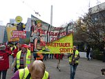Demonstranten machten Druck (Foto: Harald Buntfu&szlig;)