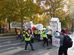 Demonstranten machten Druck (Foto: Harald Buntfu&szlig;)