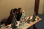 Vom Advenstkranz bis zum selbstgebackenen Pl&auml;tzchen konnte man auf dem Weihnachtsbasar der Nordh&auml;user Petersbergschule viel entdecken und naschen (Foto: Angelo Glashagel)