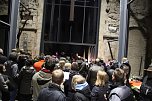 Geburtagsparty mit Rock und Dudelsack - vor der Frauenbergkirche wurde gestern f&uuml;r einen guten Zweck gefeiert (Foto: Angelo Glashagel)