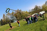 Maibaum in W&uuml;lfingerode gesetzt (Foto: Berti Voigt)