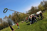 Maibaum in W&uuml;lfingerode gesetzt (Foto: Berti Voigt)