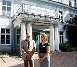 Wilfried Guder, 2. Ehrenamtliche Beigeordnete der Stadt Bleicherode (li.) besuchte als Ehrengast den Tag der offenen T&uuml;r bei Klinikgesch&auml;ftsf&uuml;hrerin Anna Naumann  (Foto: Helios Bleicherode)