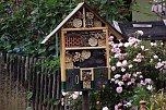 Das Insektenhotel, das Gartennachbarn zum 51. Geburtstag schenkten. (Foto: Kurt Frank) Das Insektenhotel, das Gartennachbarn zum 51. Geburtstag schenkten. (Foto: Kurt Frank)