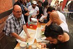 Essen der Kulturen in der Kurzen Meile (Foto: Angelo Glashagel)