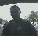 Mutmaßlicher Betrüger gesucht (Foto: Polizei) Mutmaßlicher Betrüger gesucht (Foto: Polizei)