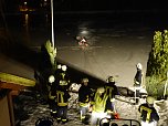 Auf's Glatteis geführt - Feuerwehr Neustadt probte den Ernstfall (Foto: C. Burkert) Auf's Glatteis geführt - Feuerwehr Neustadt probte den Ernstfall (Foto: C. Burkert)