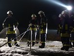 Auf's Glatteis geführt - Feuerwehr Neustadt probte den Ernstfall (Foto: C. Burkert) Auf's Glatteis geführt - Feuerwehr Neustadt probte den Ernstfall (Foto: C. Burkert)