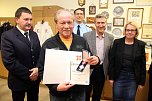 Volker Menzel mit Urkunde (Foto: Patrick Grabe) Volker Menzel mit Urkunde (Foto: Patrick Grabe)