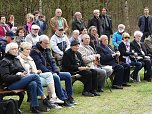 Rückblick: Überlebende des KZ Mittelbau-Dora und Besucher bei der Gedenkveranstaltung am ehemaligen Außenlager Ellrich-Juliushütte, Ellrich, Gedenkort Ellrich-Juliushütte, 10. April 2017 (Foto: KZ-Gedenkstätte Mittelbau Dora) Rückblick: Überlebende des KZ Mittelbau-Dora und Besucher bei der Gedenkveranstaltung am ehemaligen Außenlager Ellrich-Juliushütte, Ellrich, Gedenkort Ellrich-Juliushütte, 10. April 2017 (Foto: KZ-Gedenkstätte Mittelbau Dora)