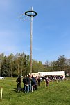 Maibaumsetzen in Wülfngerode (Foto: Berti Voigt) Maibaumsetzen in Wülfngerode (Foto: Berti Voigt)