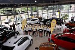 11 radelnde Opel-Banker machten auf ihrer Benefiztour heute im OPEL-Autohaus der Peter Gruppe halt (Foto: Fischer/Autohaus Peter) 11 radelnde Opel-Banker machten auf ihrer Benefiztour heute im OPEL-Autohaus der Peter Gruppe halt (Foto: Fischer/Autohaus Peter)
