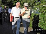 Hans Peter Wulff ,Leiter der Wettbewerbskommission und der Vorsitzende des KGV Harzgruß Peter Schulz im Fachgespräch (Foto: W. Schumann) Hans Peter Wulff ,Leiter der Wettbewerbskommission und der Vorsitzende des KGV Harzgruß Peter Schulz im Fachgespräch (Foto: W. Schumann)