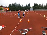 Schulanfangsaktionstag auf dem Hohekreuz-Sportplatz (Foto: Dieter Köhler) Schulanfangsaktionstag auf dem Hohekreuz-Sportplatz (Foto: Dieter Köhler)