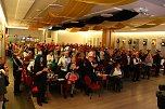 Ausgelassene Stimmung in der Festhalle (Foto: Bernd Peter)