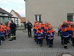 Neue Jacken für den Feuerwehr-Nachwuchs... (Foto: privat) Neue Jacken für den Feuerwehr-Nachwuchs... (Foto: privat)