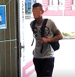 Einer der beiden mutmaßlichen Tatverdächtigen (Foto: privat) Einer der beiden mutmaßlichen Tatverdächtigen (Foto: privat)