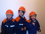Regenbogen-Kinder zu Besuch bei der Feuerwehr (Foto: Ch. Burkert)