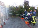 Regenbogen-Kinder zu Besuch bei der Feuerwehr (Foto: Ch. Burkert)