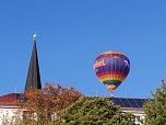 Farbenpracht auf dem Petersberg und in der Luft (Foto: Peter Blei)