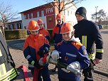 Früh übt sich, wer ein Löschmeister werden will (Foto: Ch. Burkert) Früh übt sich, wer ein Löschmeister werden will (Foto: Ch. Burkert)