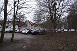 Für eine Bebauung zur Verfügung steht auch der zurzeit als Parkplatz genutzte Bereich zwischen Neuer Weg und Weidenstraße. (Foto: Kurt Frank) Für eine Bebauung zur Verfügung steht auch der zurzeit als Parkplatz genutzte Bereich zwischen Neuer Weg und Weidenstraße. (Foto: Kurt Frank)