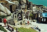 Minack Theatre – eine romantische Bucht, aus deren Felswand ein terrassenförmiges antikes Freilichttheater auf das Meer hinausblickt. (Foto: Kurt Frank) Minack Theatre – eine romantische Bucht, aus deren Felswand ein terrassenförmiges antikes Freilichttheater auf das Meer hinausblickt. (Foto: Kurt Frank)