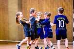 Handballzwerge im Mittelpunkt (Foto: NSV)