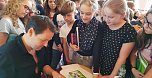Martha und Annifrid holen sich Autogramme (Foto: Heike Roeder)