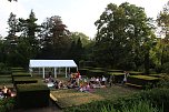 Sommerpicknick im Meyenburg-Park (Foto: Angelo Glashagel)