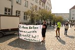 Demonstrieren unter Corona auf dem Nordh&auml;user Rathausplatz (Foto: Angelo Glashagel)