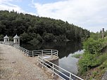 An der Neust&auml;dter Staumauer  (Foto: P.Blei)