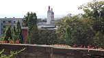 Blick vom Primariusgraben auf Bereiche der Unterstadt mit den zwei dominanten Nordbrand-Flaschent&uuml;rmen. (Foto: Kurt Frank)