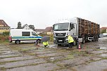 Holzlasterkontrolle in Niedersachswerfen (Foto: S. Dietzel) Holzlasterkontrolle in Niedersachswerfen (Foto: S. Dietzel)