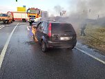 Brennendes Auto an der Autobahnabfahrt Werther (Foto: S. Dietzel)
