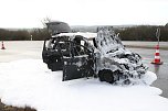 Brennendes Auto an der Autobahnabfahrt Werther (Foto: S. Dietzel)